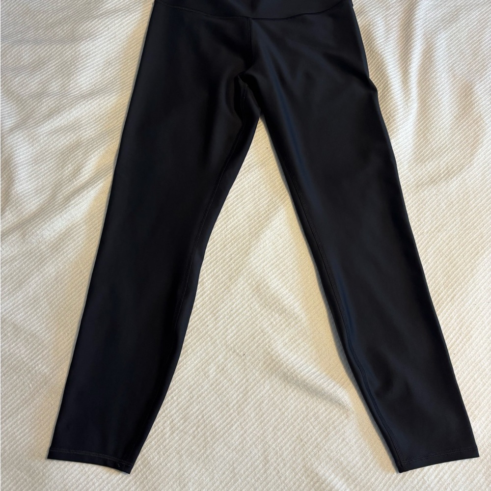 ALO Yoga Black Leggings - Picture 3 of 3